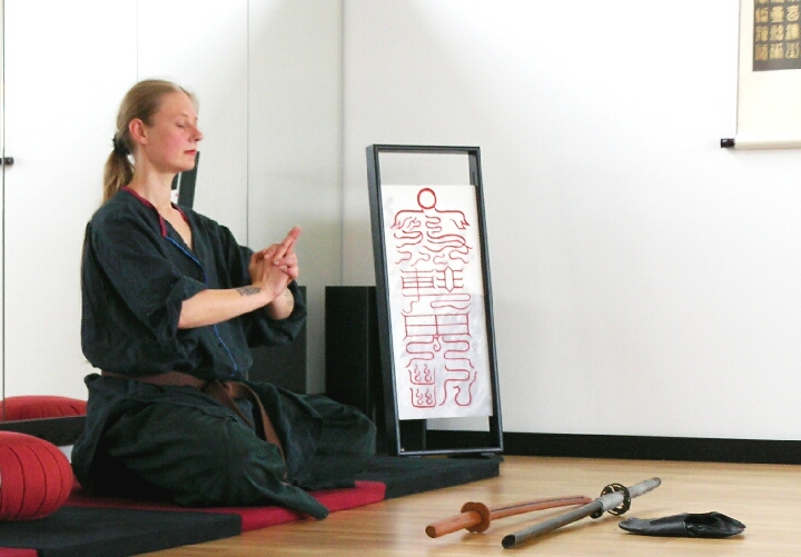 Meditation in den Schwertkampfk�nsten.