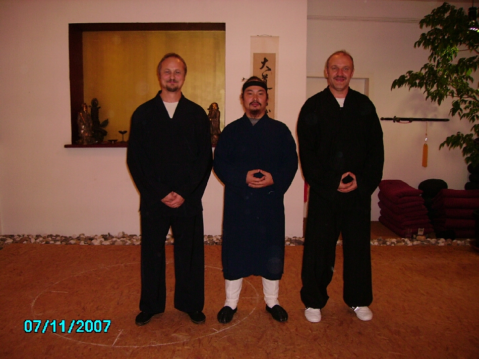 Archivator Bernd Gr�tz mit Wudang-Meister Tian Liyang und Jo Augustin November 2007 in der Wuguan Schule M�lheim