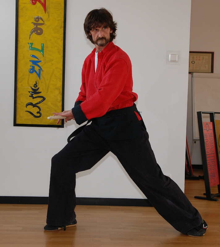 September 2009 - Tao-Chi Kurs- und Seminarleiter Horst T. Kuhl - die Übung des Schwertziehens -