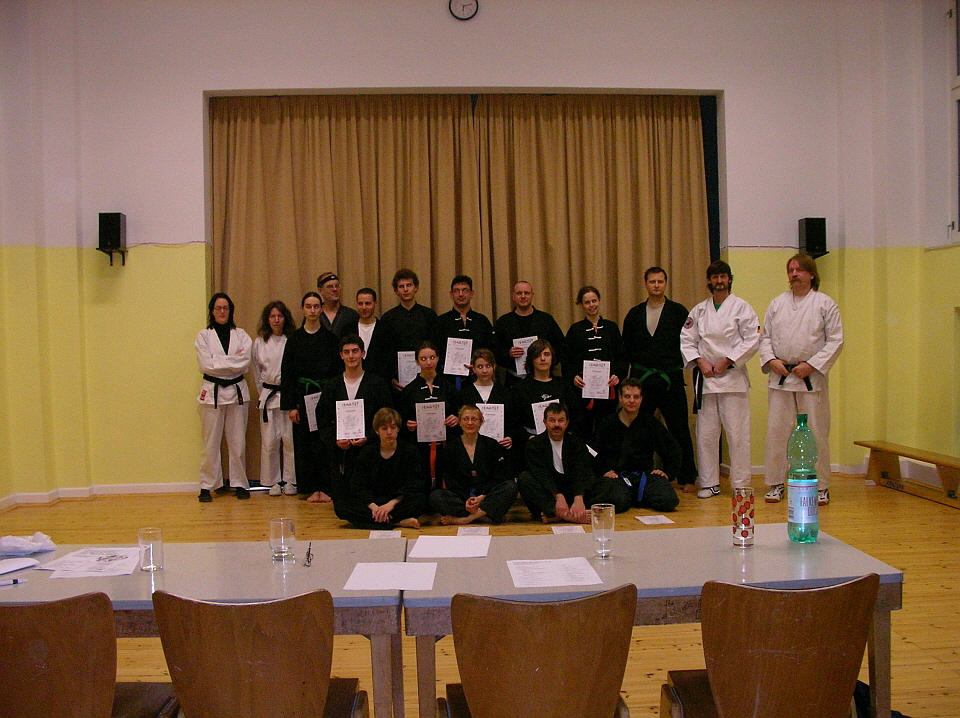 Jahresprüfung 2002 im Tao-Chi Mülheim. 