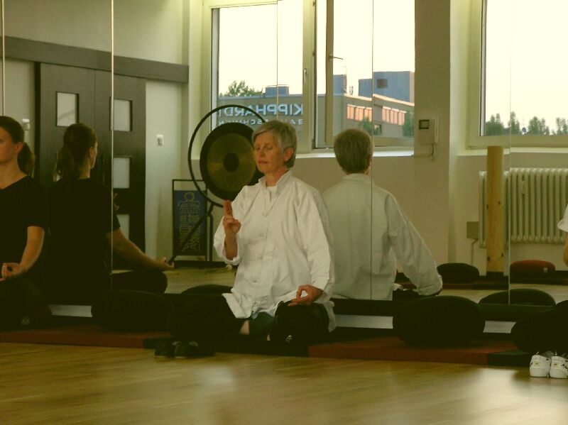 Friederike Meditation & Konzentration, essenzielle Übungen im Qi-Gong und Tai-Chi Ch’uan.