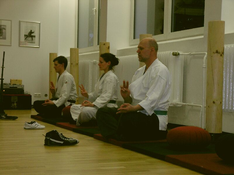 Shaolin, Stephan, Annegret, Rainer: Handgriffe der Meditations-Schulung. Mehr Bilder mit einem Klick. Viel Spa�