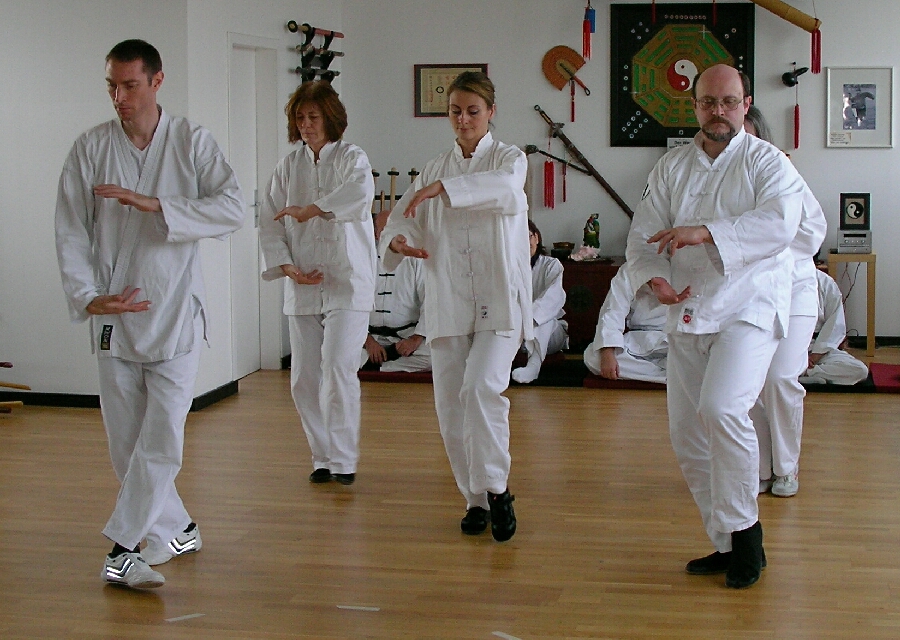 Tai-Chi Ch’uan - Kampfkunst, Heilgymnastik und Meditation  -  Kurse im Tao-Chi Dojo Duisburg
