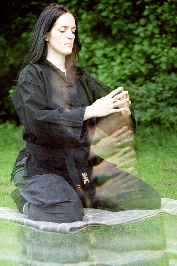 Susanne Hiekel - ein Meditations-Griff aus unserem ch'an / zen :  das Sitzen �ben ...