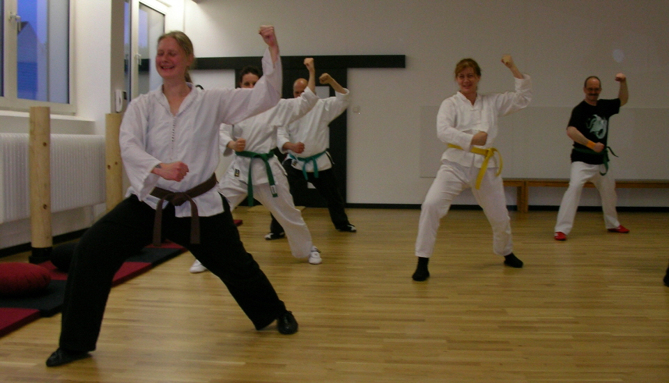Kung-Fu im Shaolin - zum Beispiel, Bewegungs-Formen ausTigerstils. Im Dojo des Tao-Chi Duisburg