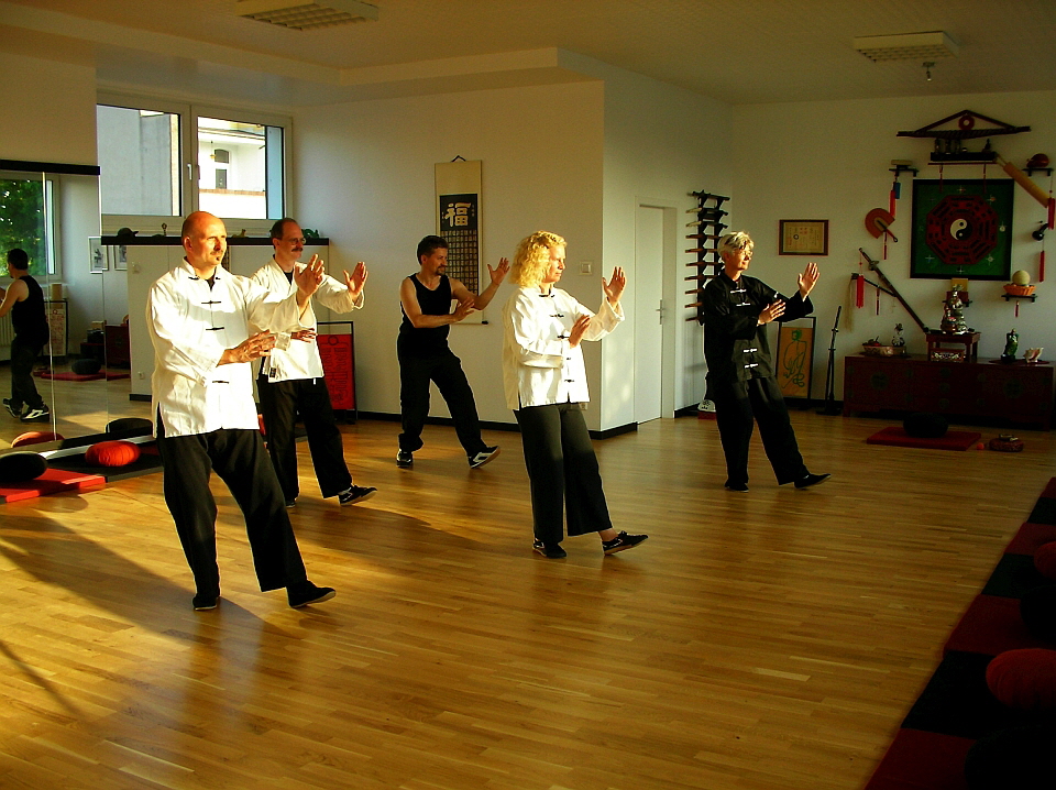 Taijiquan [Tai-Chi Ch'uan] - Kampfkunst und Heilgymnastik, Meditation und Philosophie im Tao-Chi