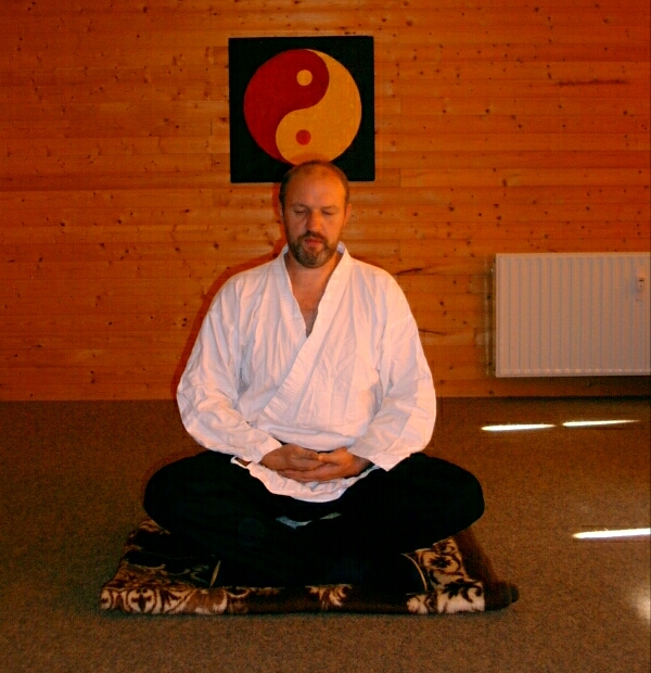 Meditation, das Sitzen, wird auch zhuo wamh genannt