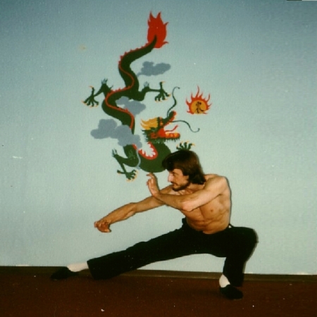 1977 - Kursleiter Horst T. Kuhl vom Tao-Chi Dojo Duisburg. Drachenstil in der Kung-Fu Akademie Dr. Jao.