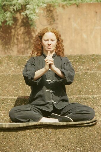 Ulli, ein Handgriff aus der Tao-Meditation. Zur Einstiegsseite tao, Meditation und Übungen. Danke für Ihren Besuch und einen guten Weg.. HeiHo