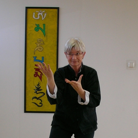 Qigong Yangsheng - das Spiel der 5 Tiere . Anne Bolten im Tao-Chi Duisburg - der Affe
