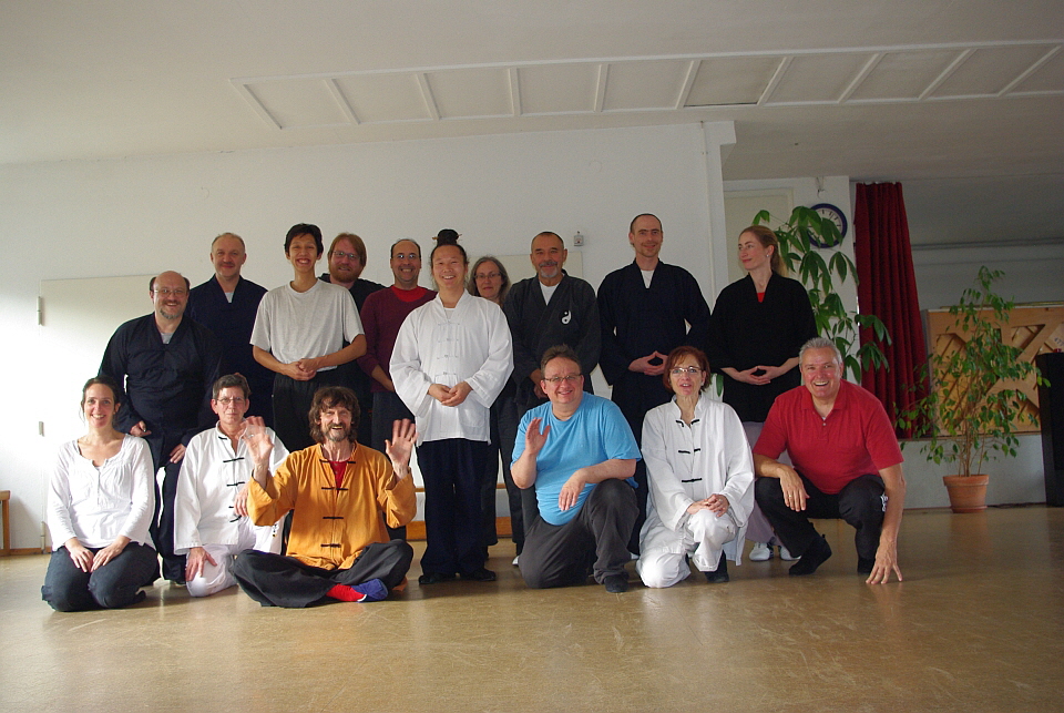Gruppenfoto-Hsing-I_mit_Wudang-Meister_Yuan-Limin_in_Duisburg-960x640