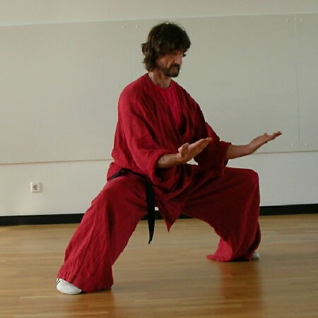 Zehn Bambus-Stäbe Shaolin Chi-Kung, aus Da-Mo's Klassiker der Muskel- und Sehnentransformation, I-Chin-Ching
