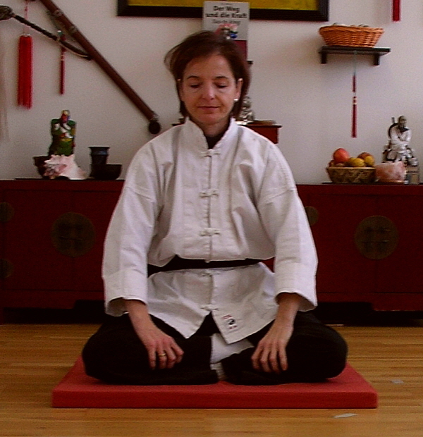 Meditation, das Sitzen, wird auch zhuo wang genannt